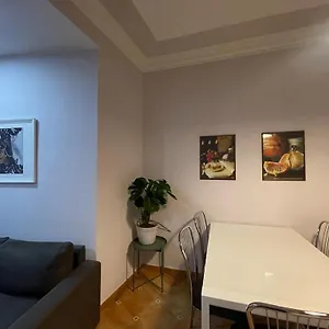 https://catania-street-apartment.taorminaitalyhotels.com